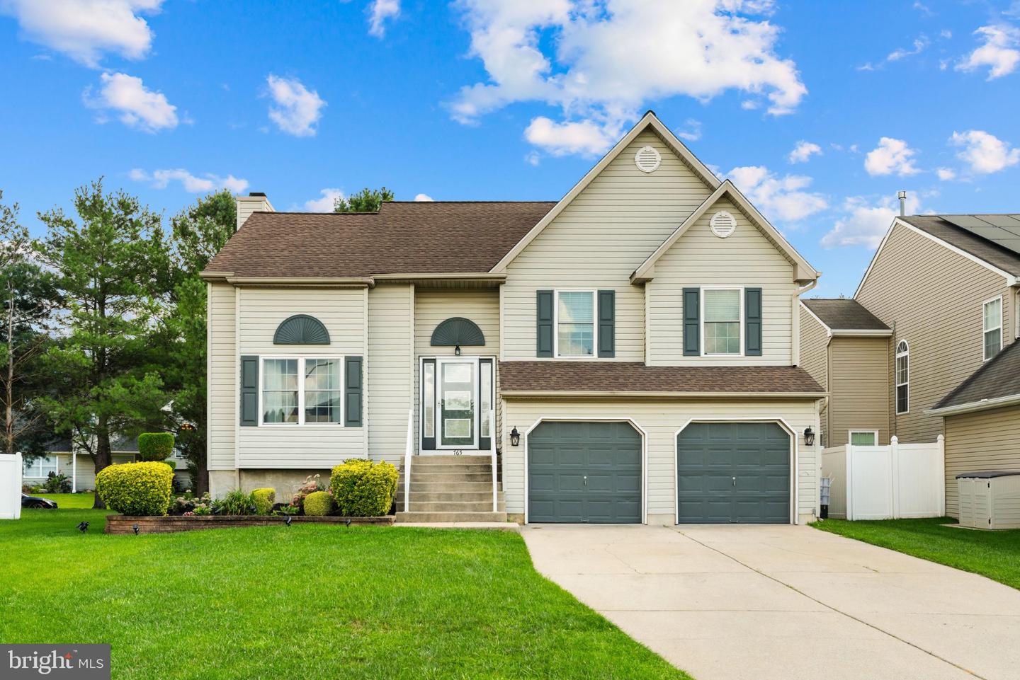 765 Elmhurst Pl — photo