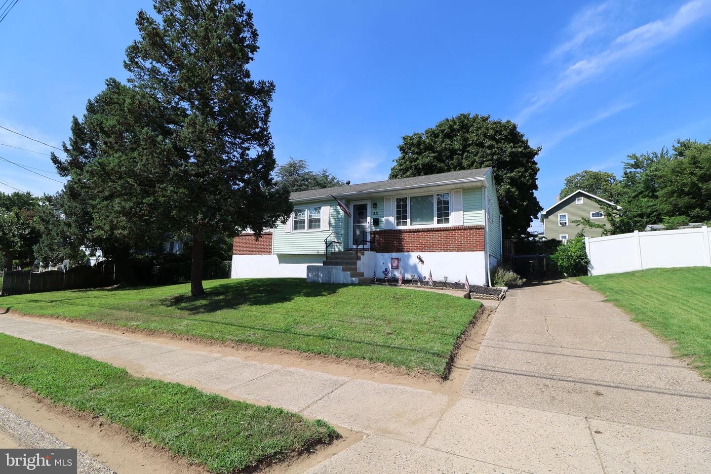 311 Simpson Ave — photo