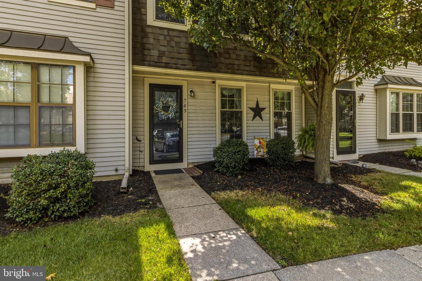 743 Garrison Ct — photo