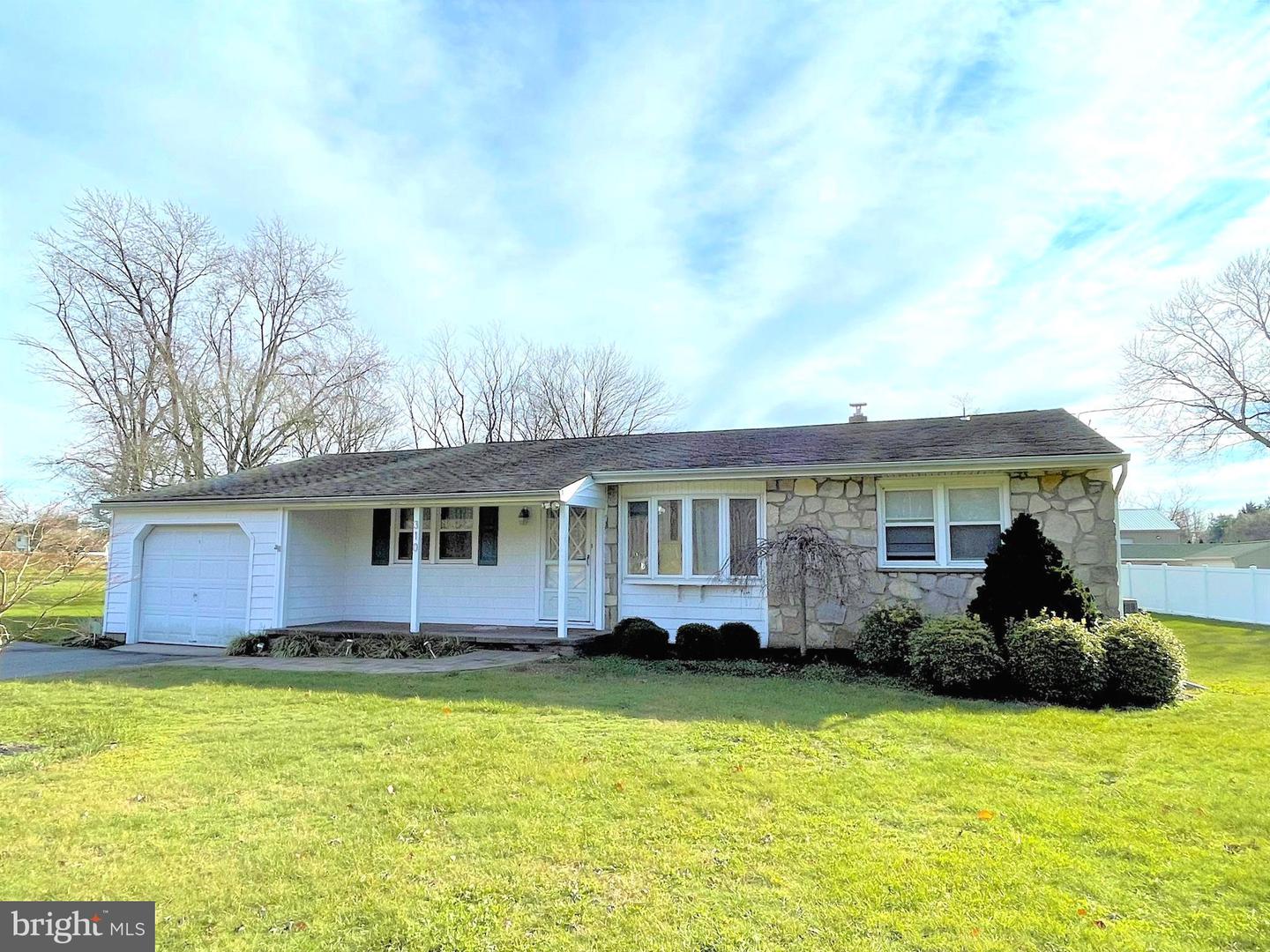 310 Fish Pond Rd — photo