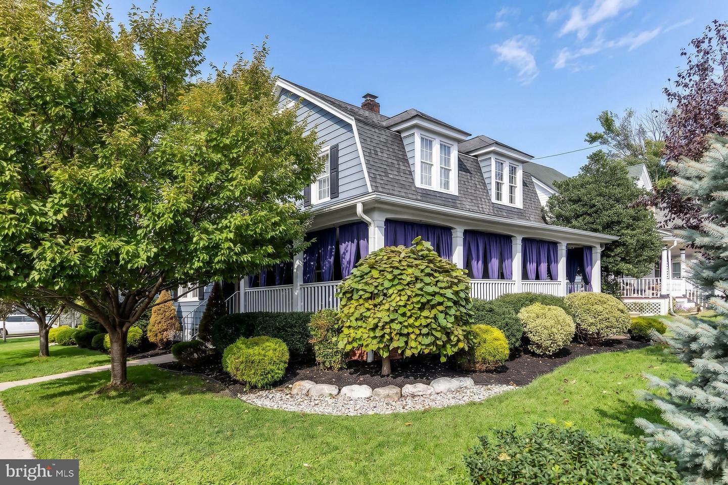 160 W Holly Ave — photo