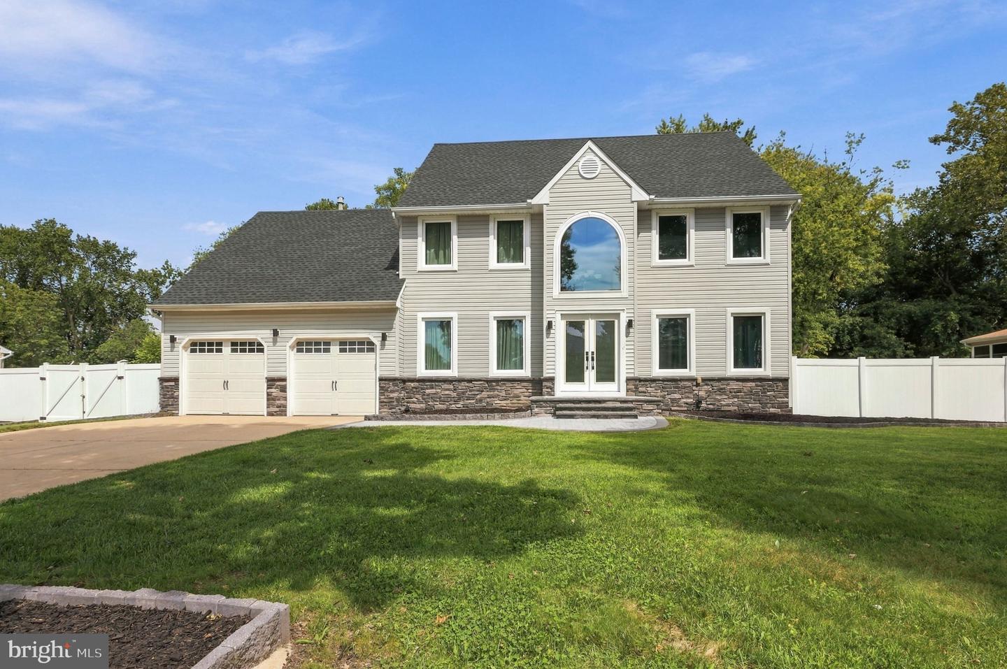 1405 Swan Ln — photo