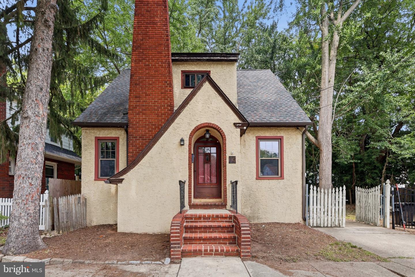 146 W Barber Ave — photo