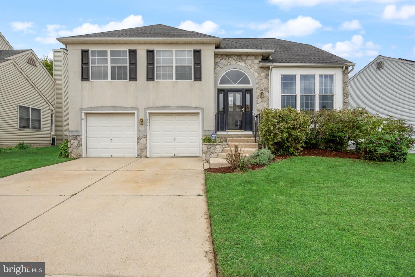 310 Sussex Ct — photo