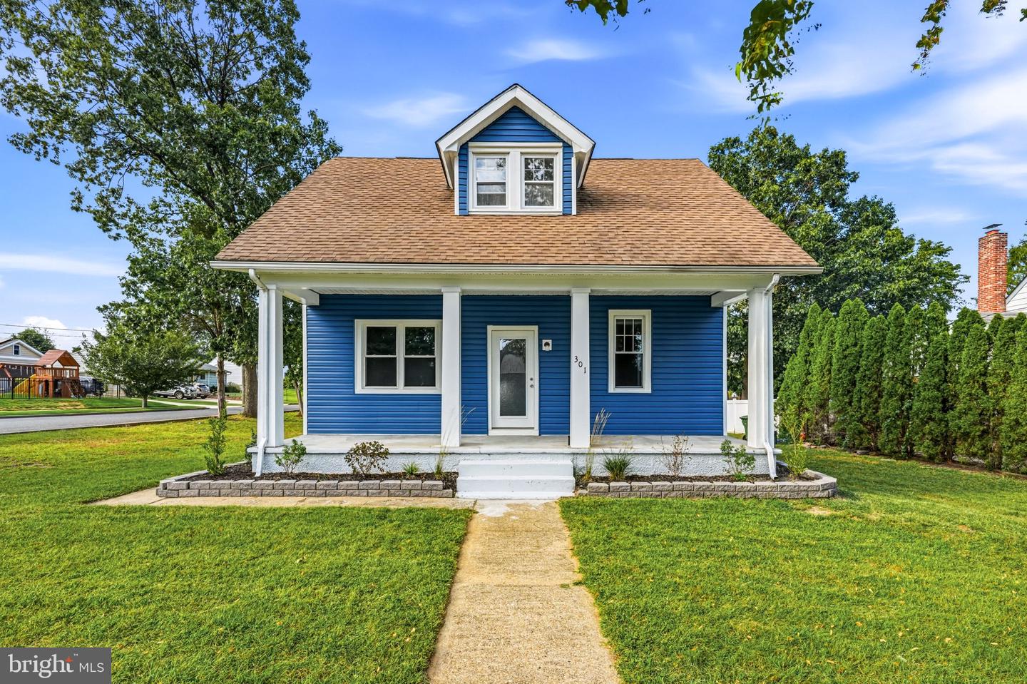 301 E Maple St — photo