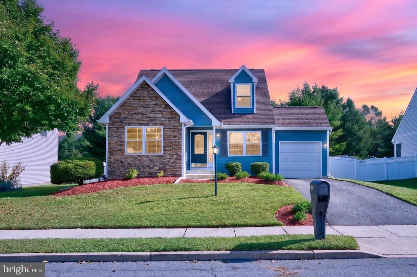 114 Sunset Dr — photo
