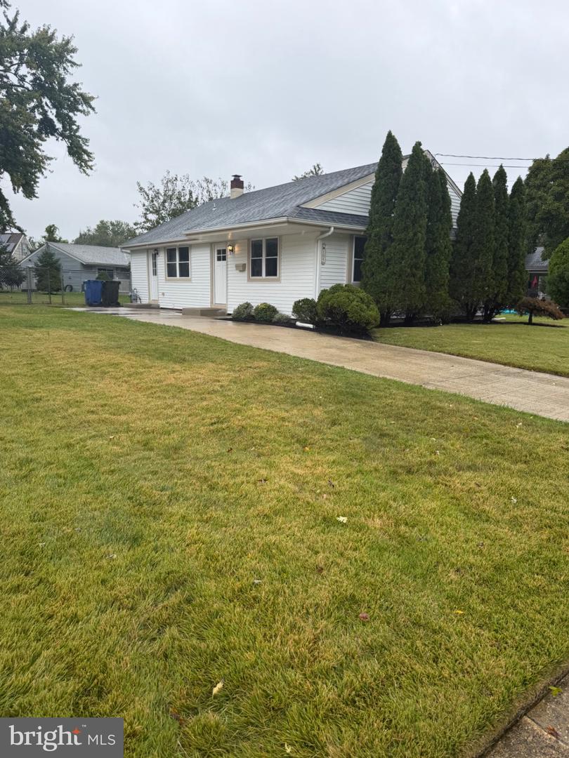 105 Holly Dr — photo