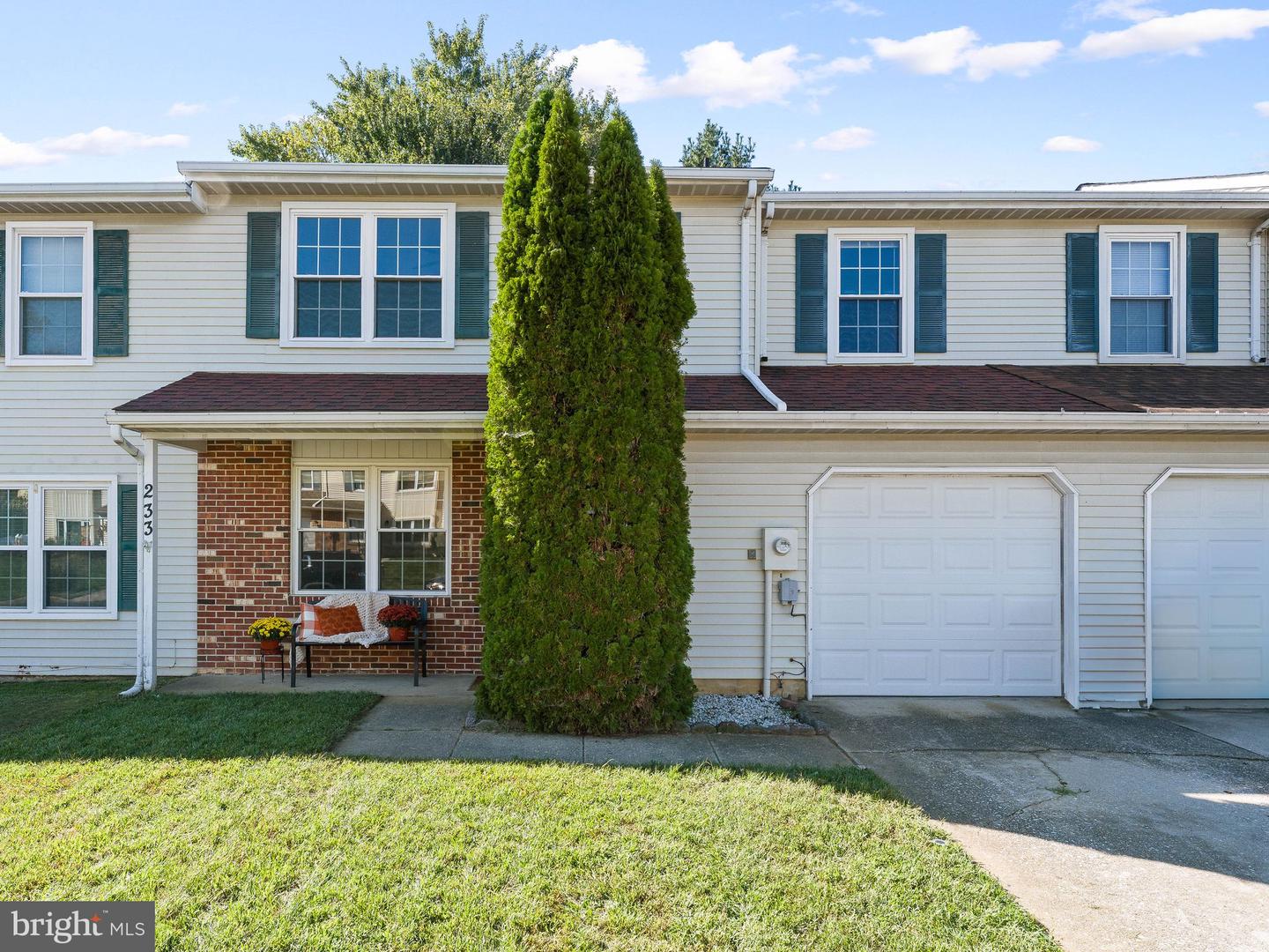 233 Lafayette Dr — photo