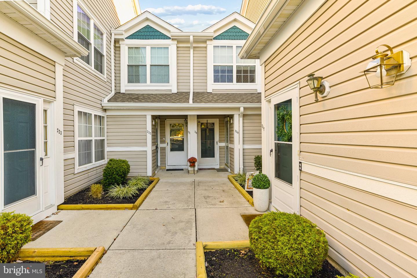 220 Steeplechase Ct — photo