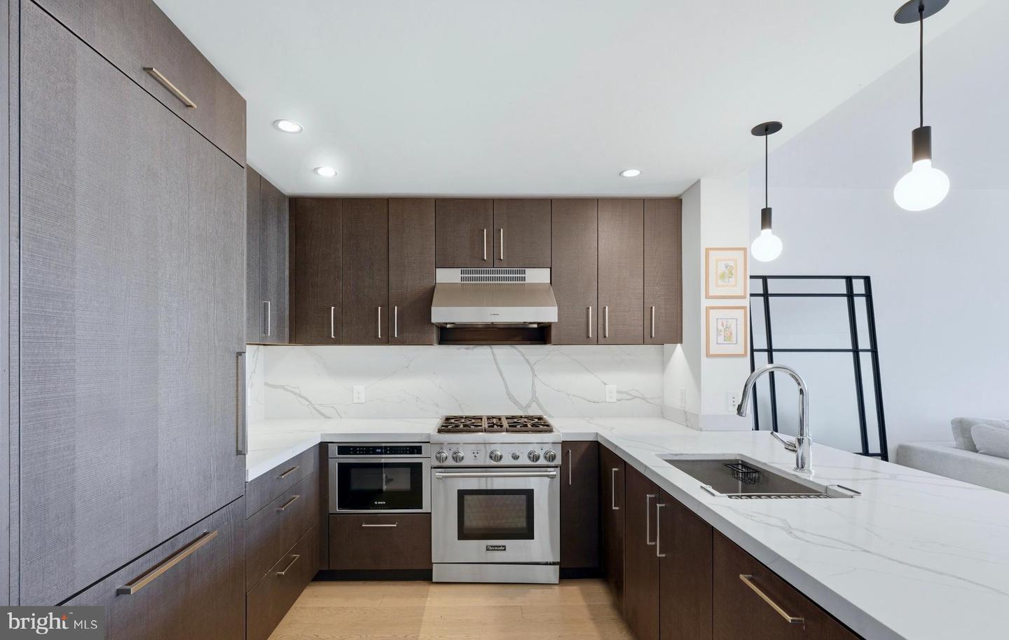 1400 Hudson St #807 — photo