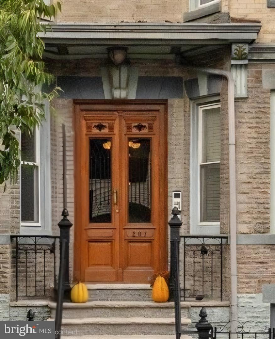 207 Ogden #2R — photo