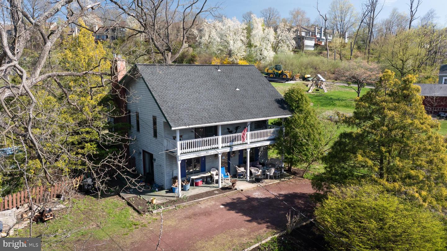 102 S Franklin St — photo
