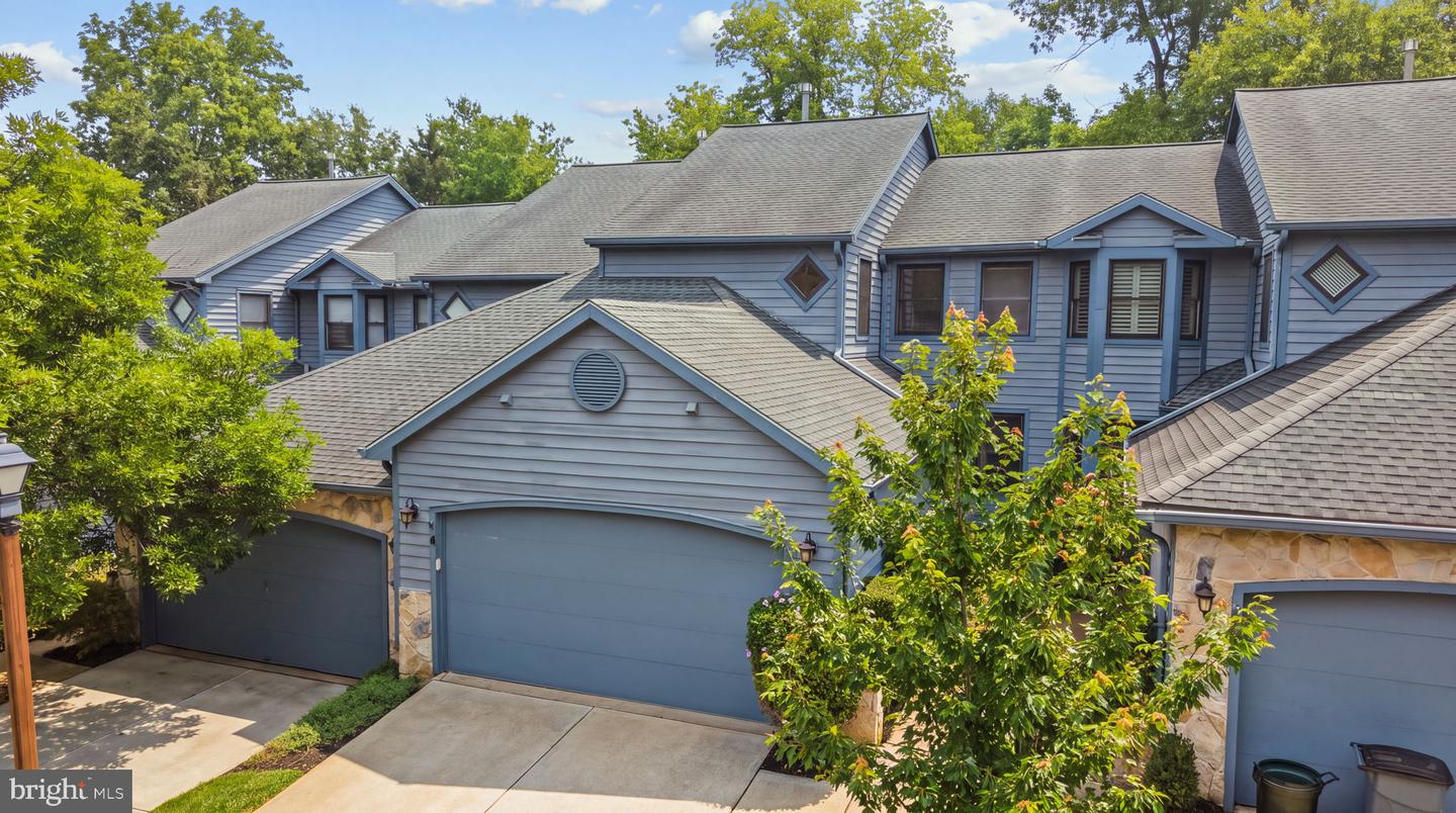4 Hillside Ct — photo