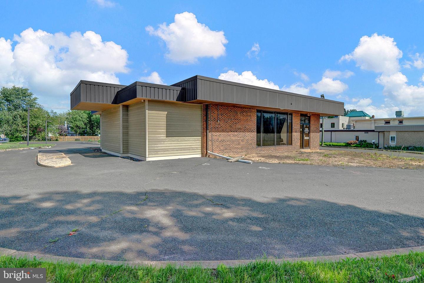 40 Scotch Road, Ewing, NJ 08628