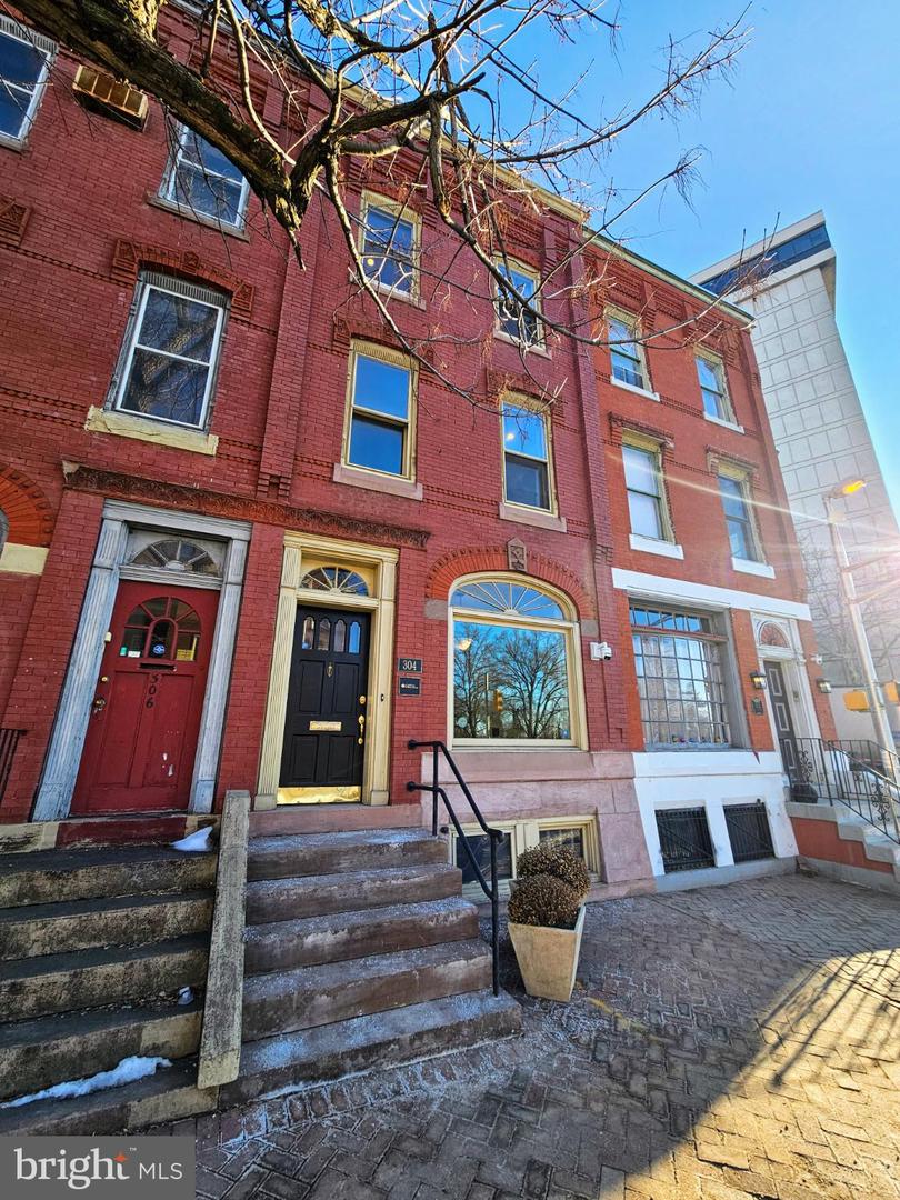 304 W State St — photo