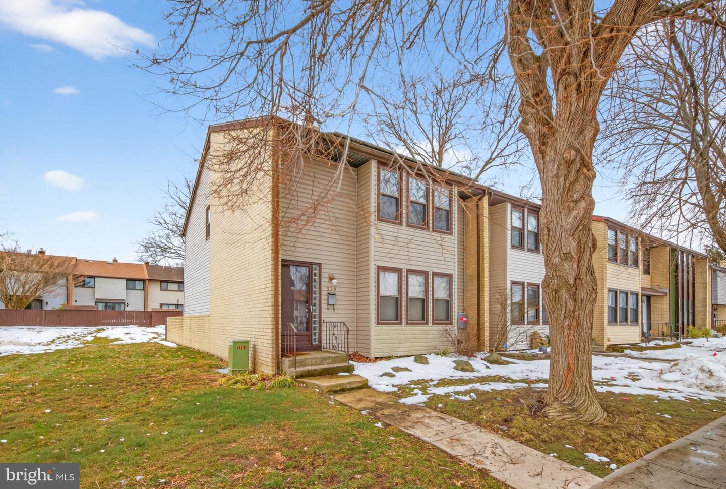 525 Fairfield Rd — photo