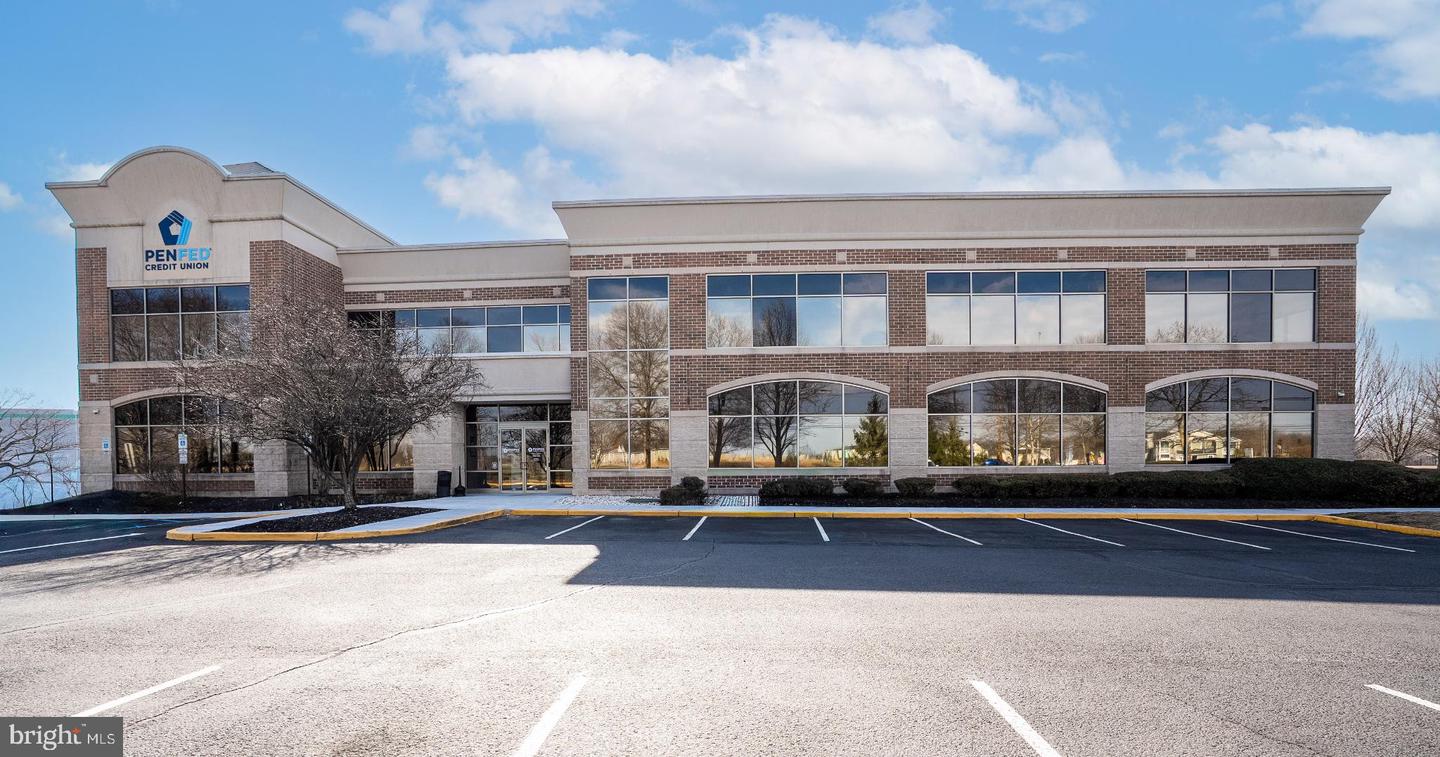 120 Windsor Center Dr — photo