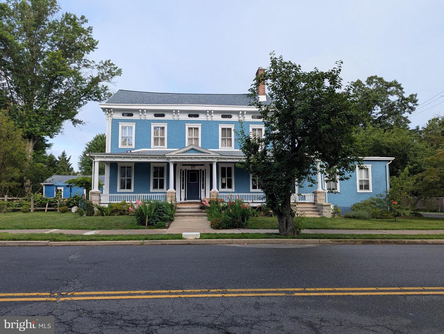 302 S Main St — photo