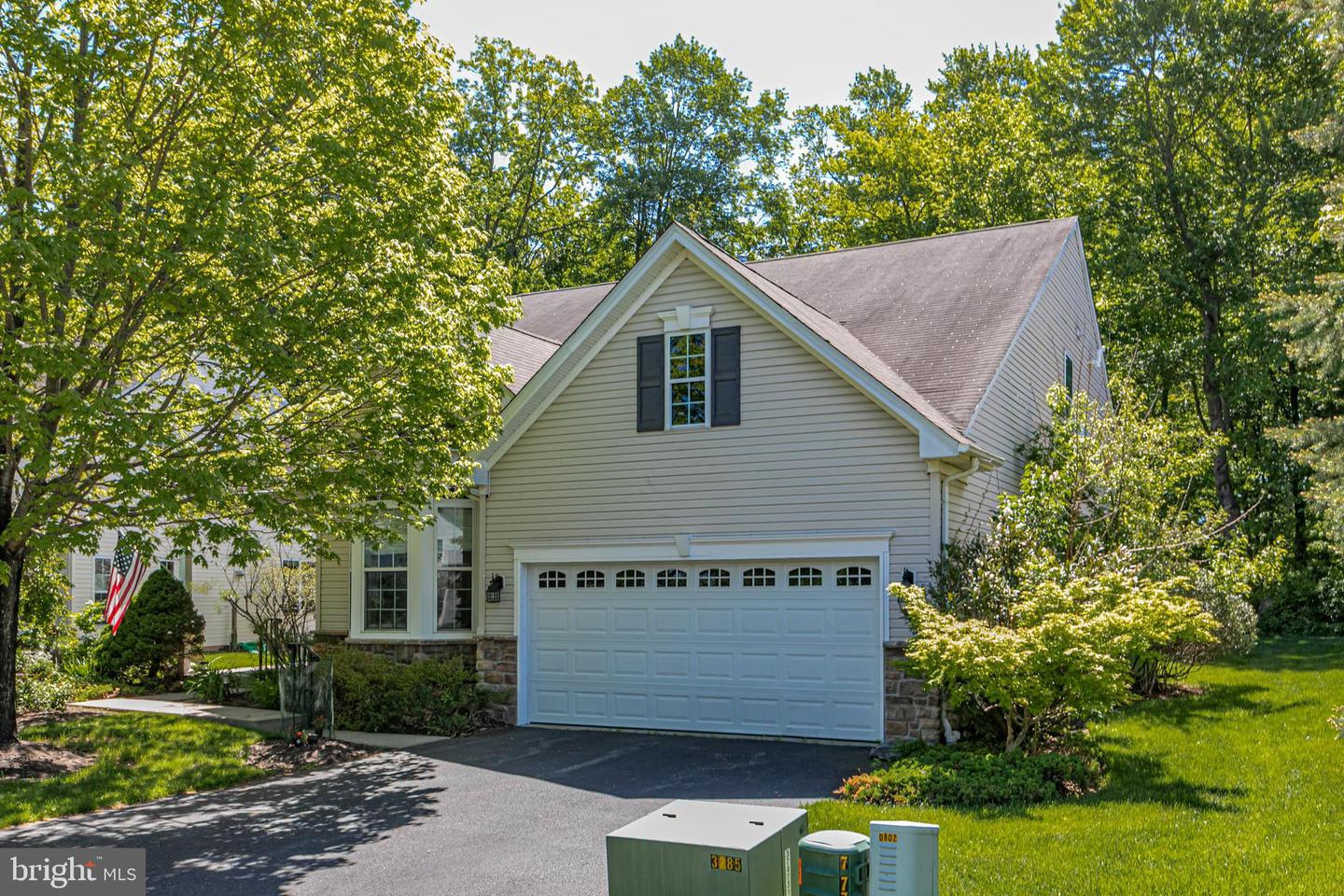 47 Lexington Dr — photo