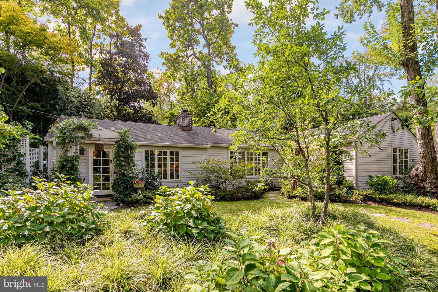 60 Harriet Dr — photo
