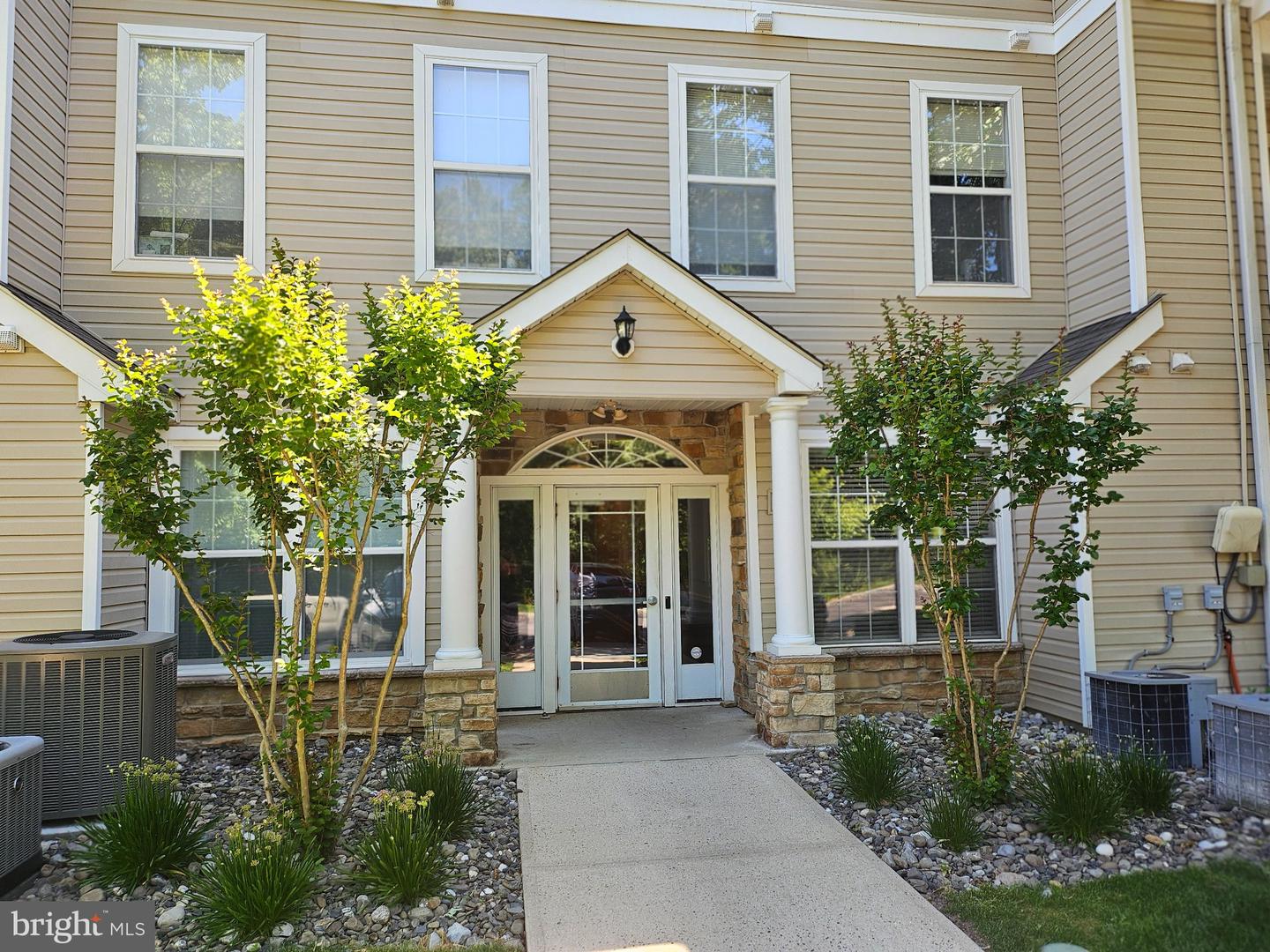 83 Kyle Way — photo