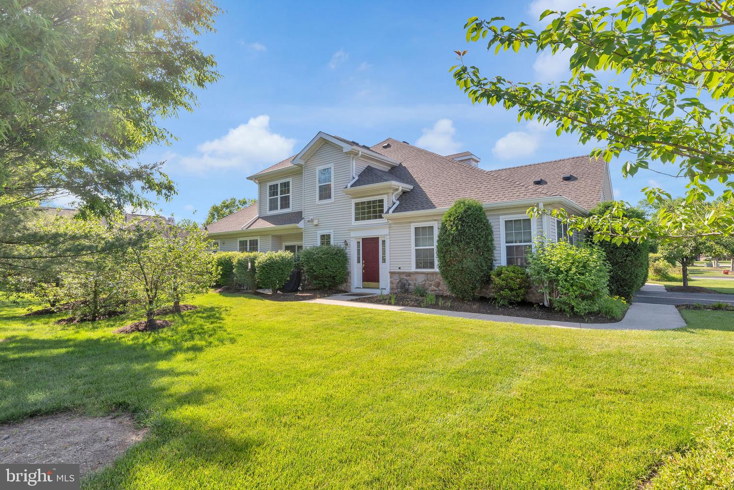 1 Wiltshire Dr #End — photo
