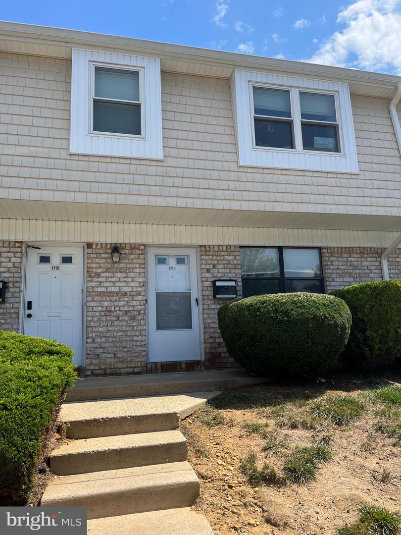 1711 Silver Ct — photo