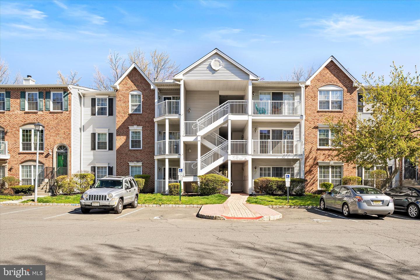 18 Versailles Ct — photo