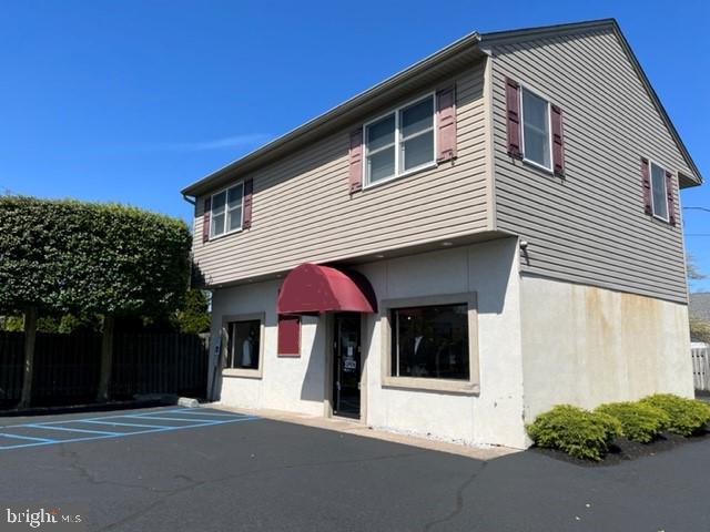 140 Route 33 — photo