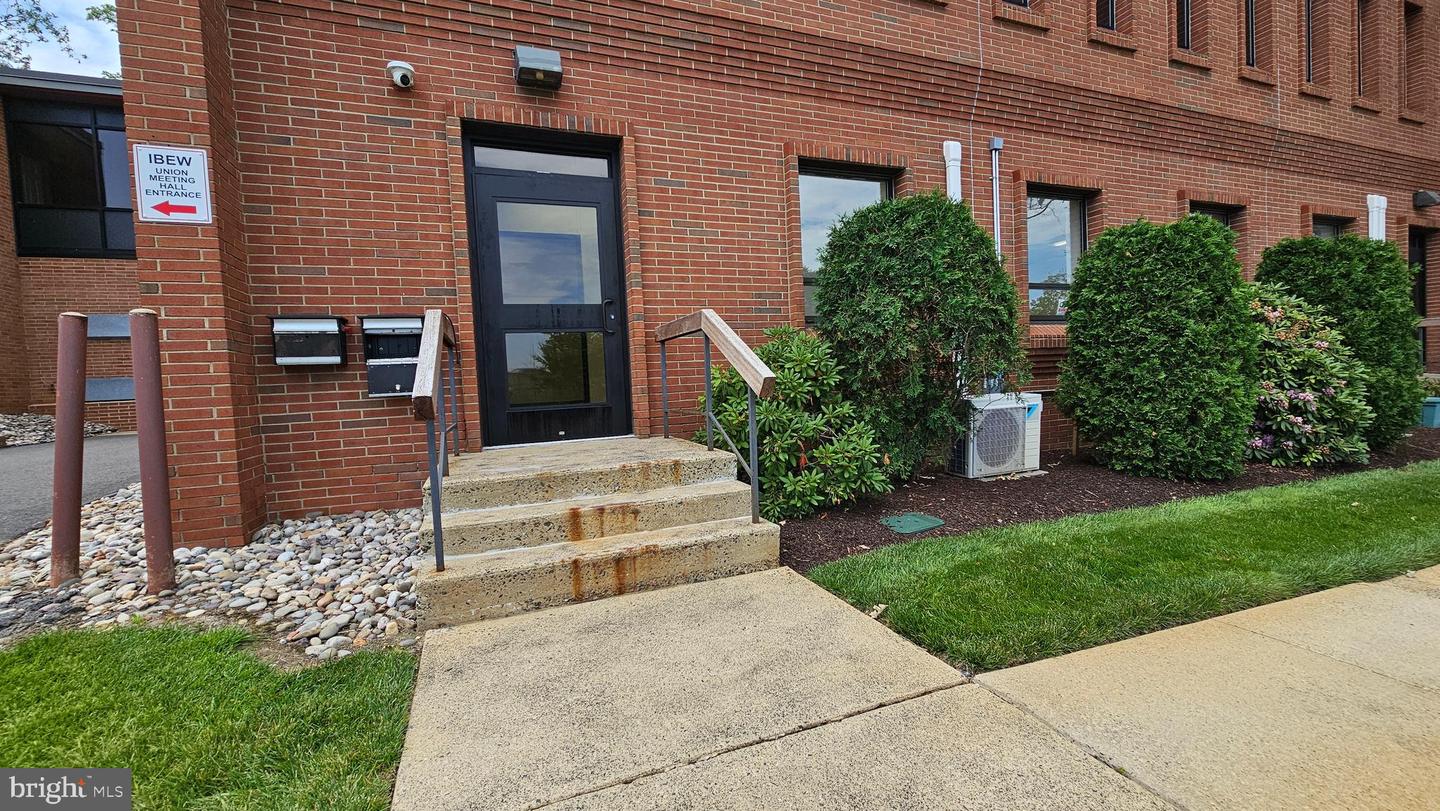 299 Ward St #Suite B — photo