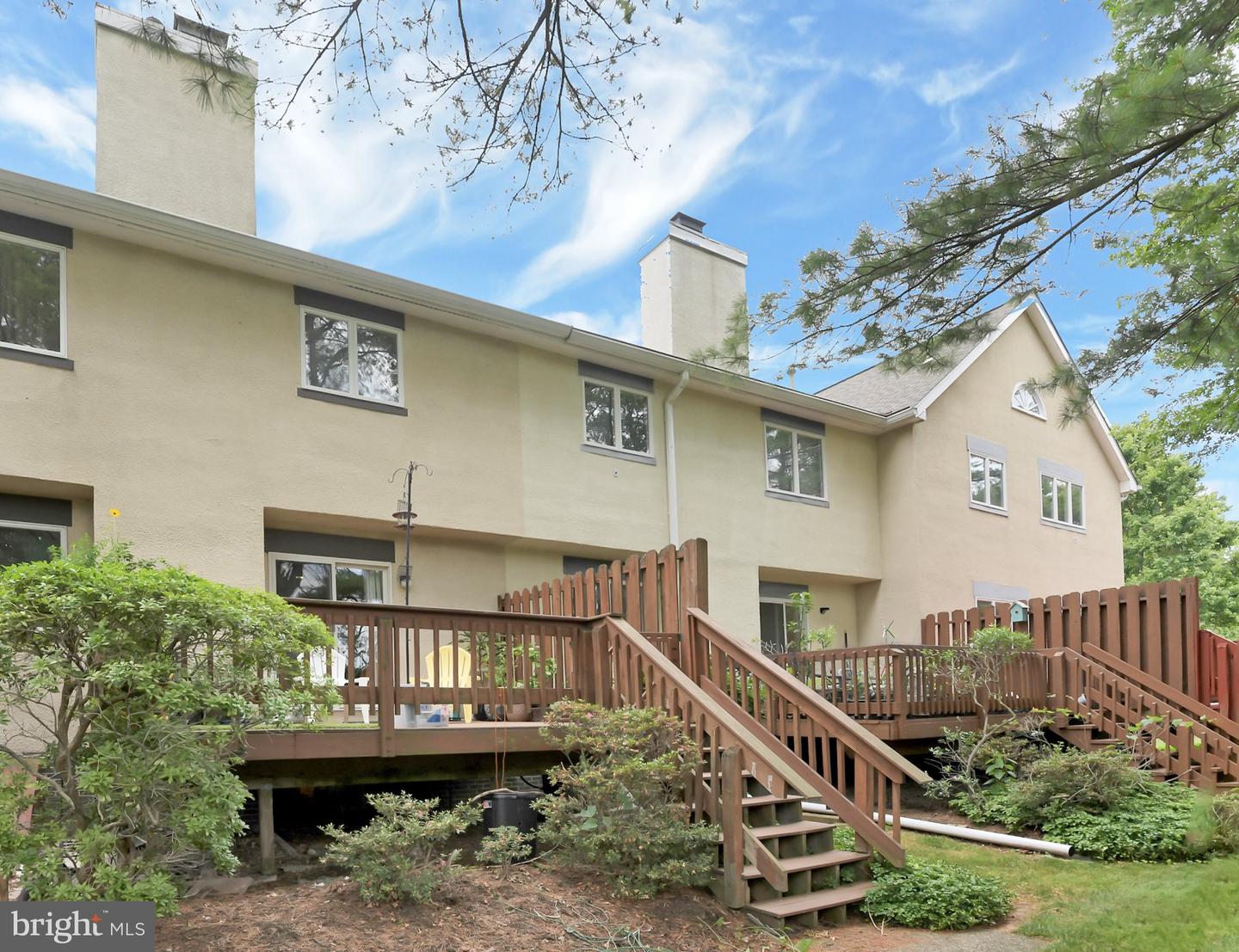 19 Exeter Ct — photo