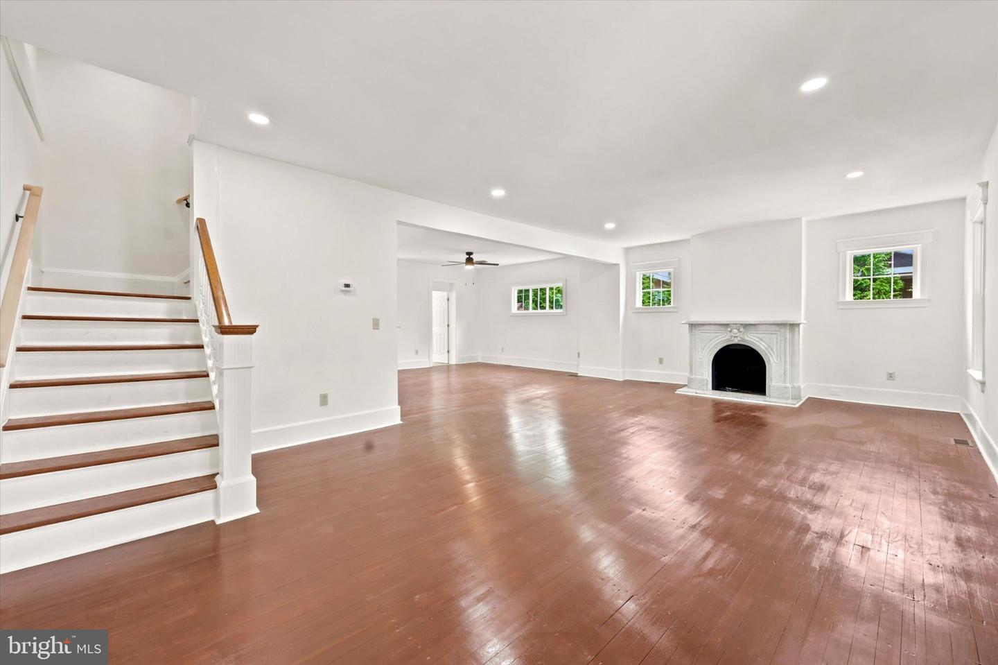 489 Grand Ave — photo