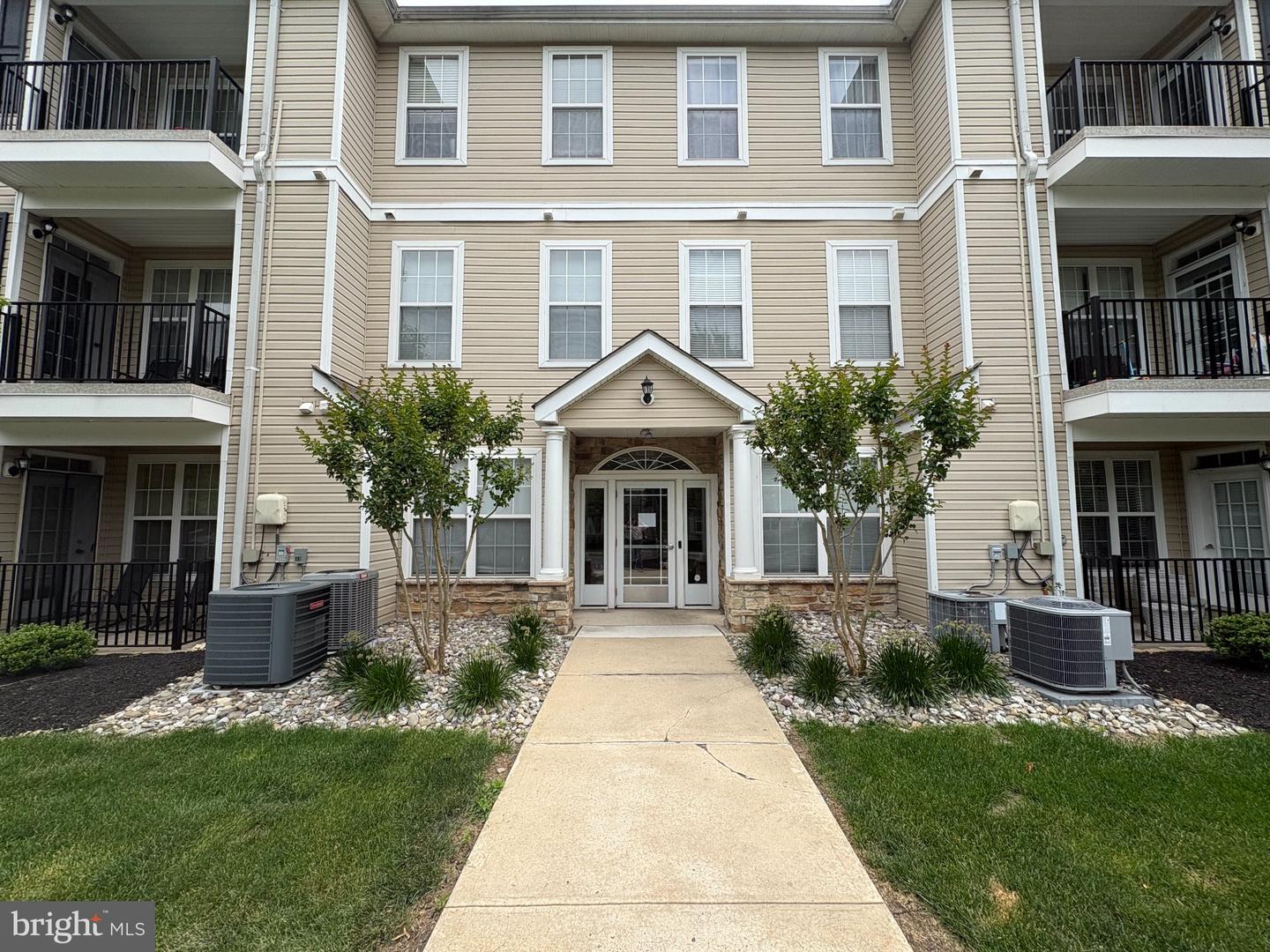 38 Kyle Way — photo