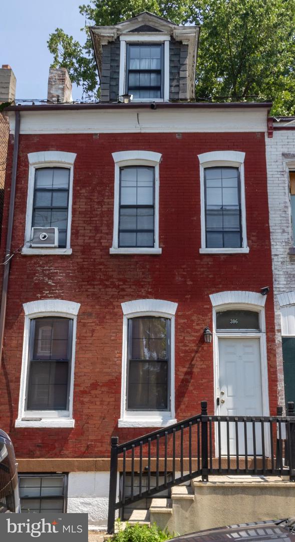 306 W Hanover St — photo