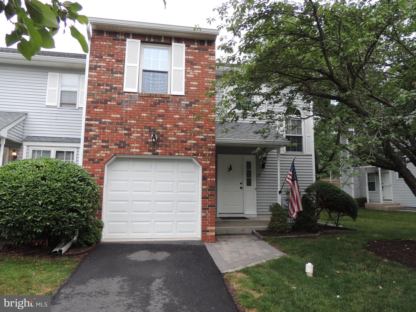 13 Heritage Ct — photo