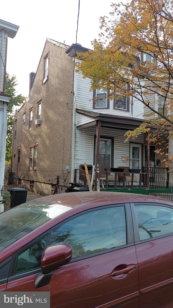 825 Walnut Ave — photo