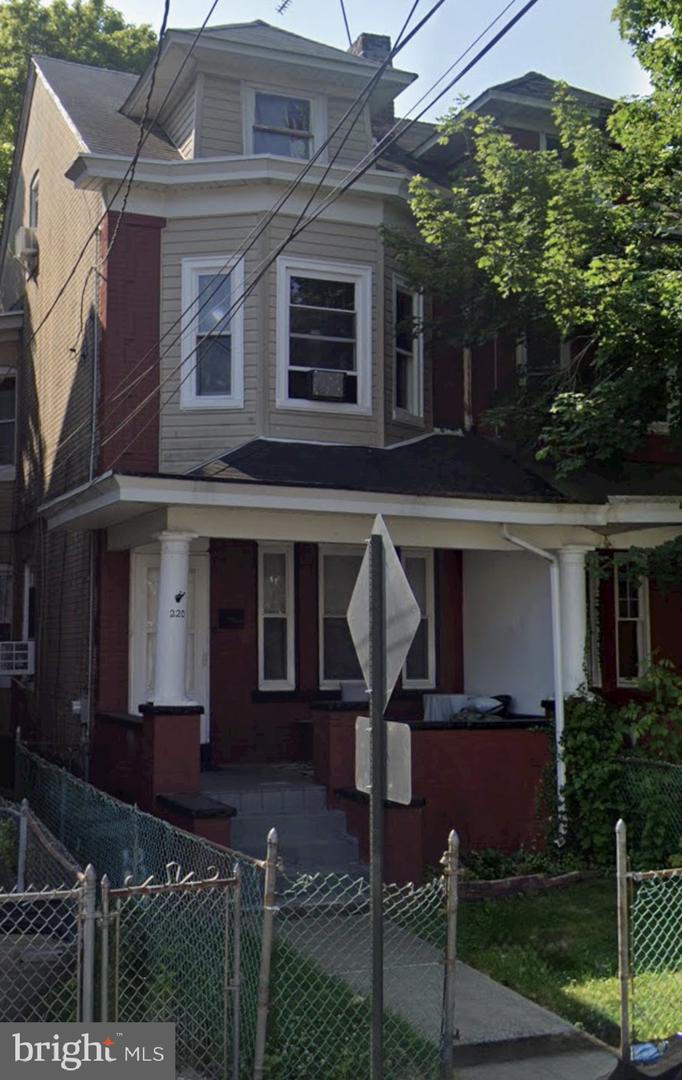220 Highland Ave — photo