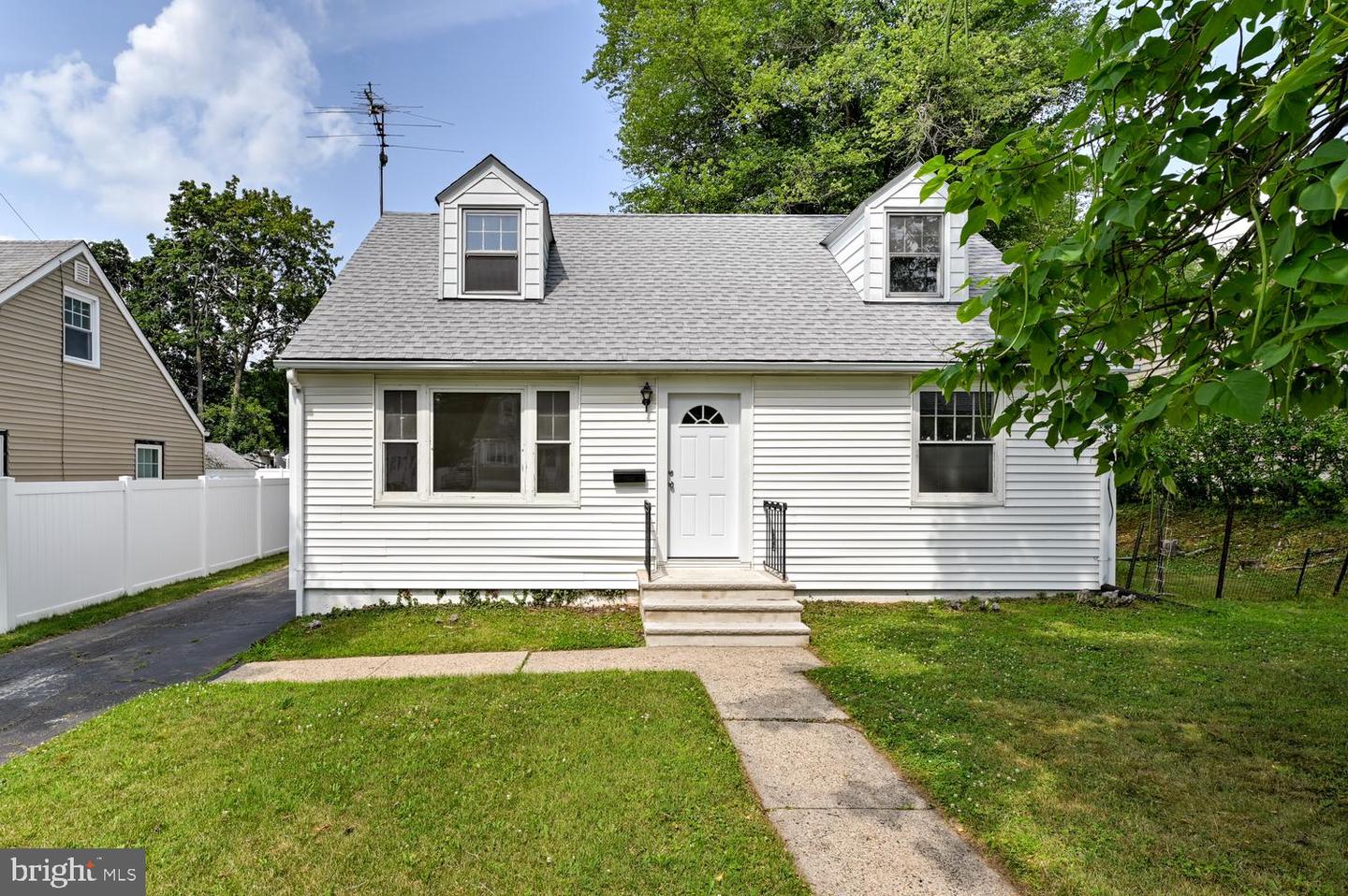 708 Nathan Hale Ave — photo