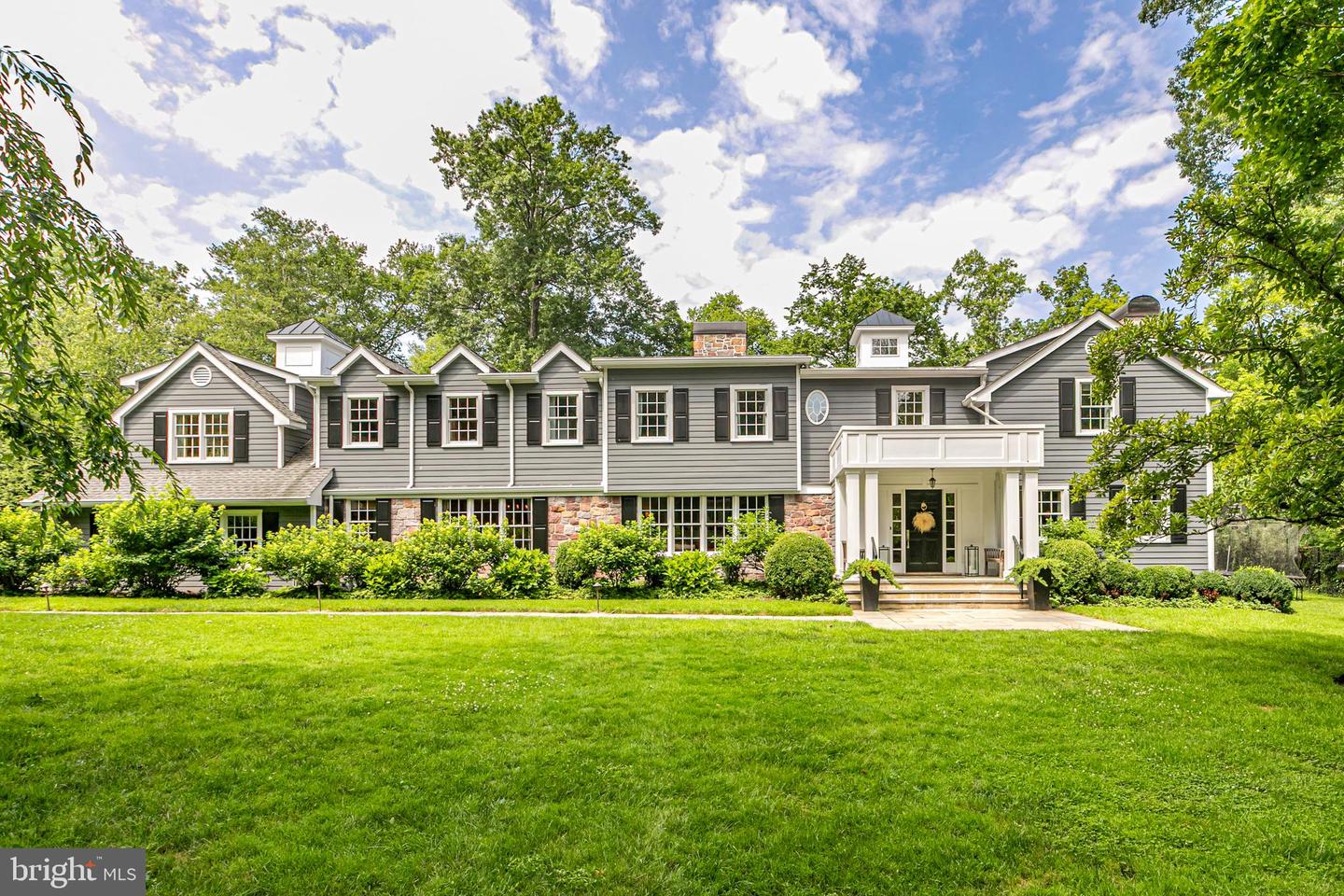 438 Wendover Dr — photo
