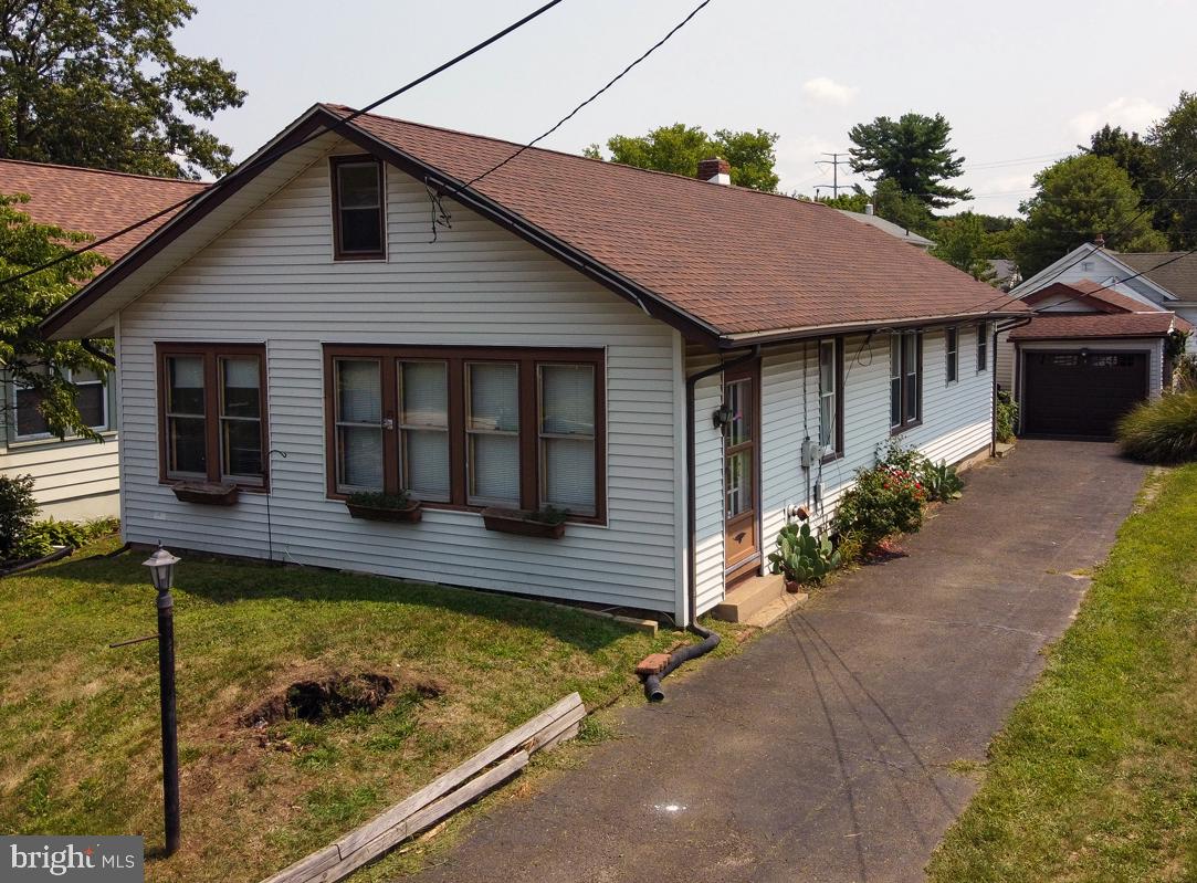 40 Lansing Ave — photo