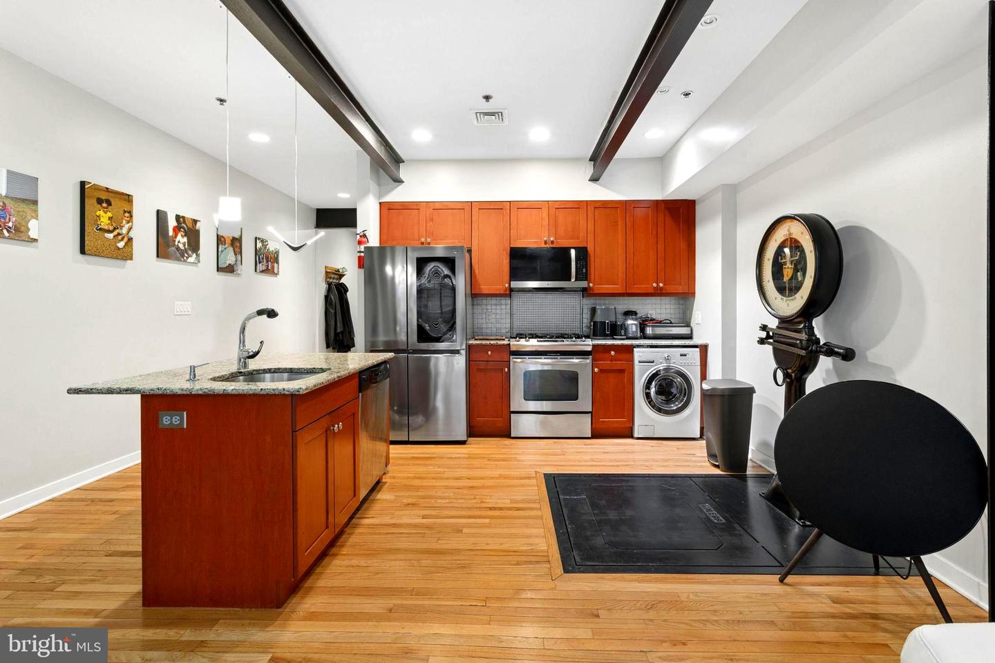 242 Centre St #4 — photo