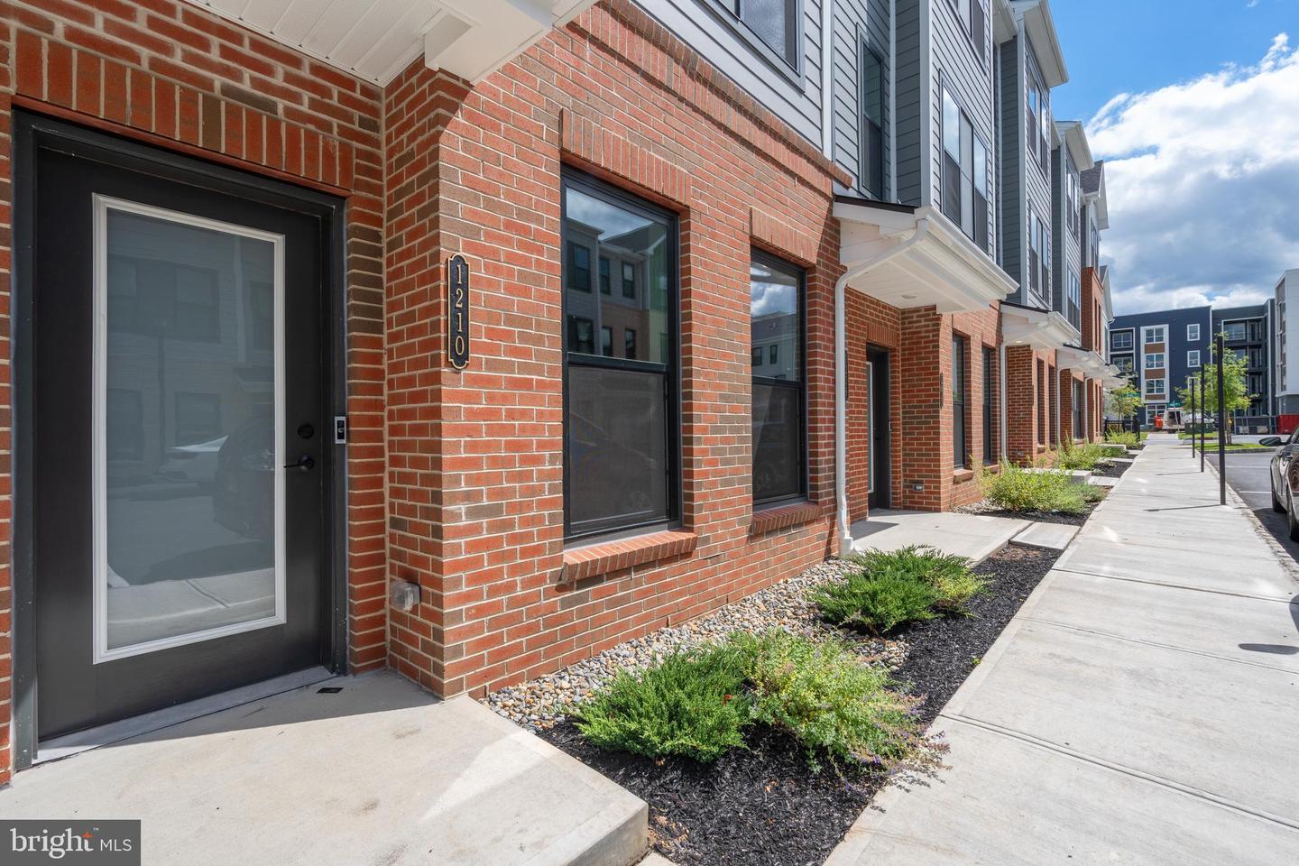 1210 Parker Blvd — photo
