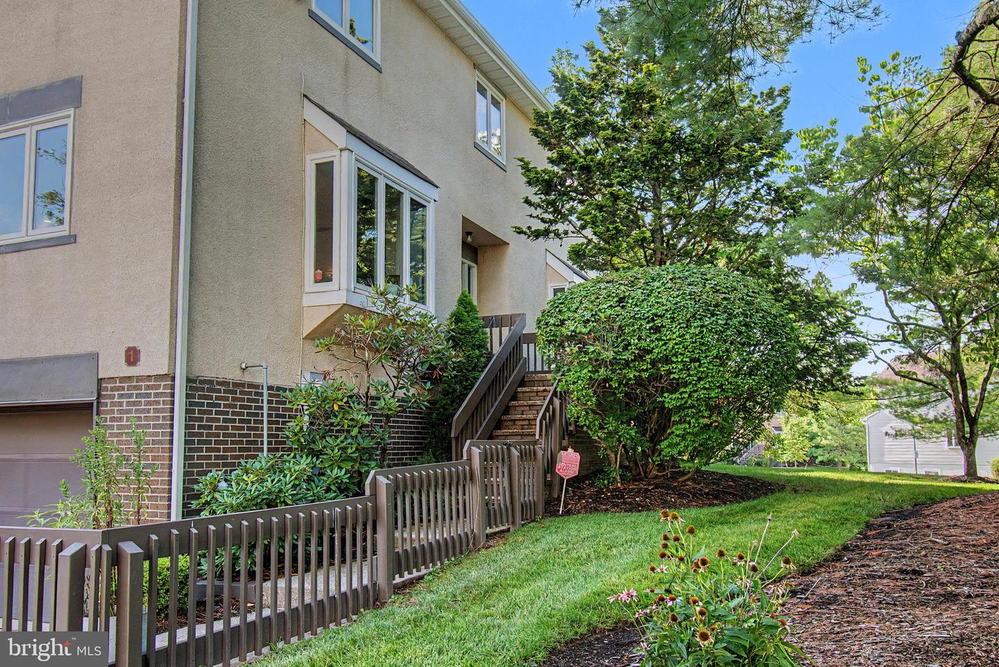 1 Exeter Ct — photo