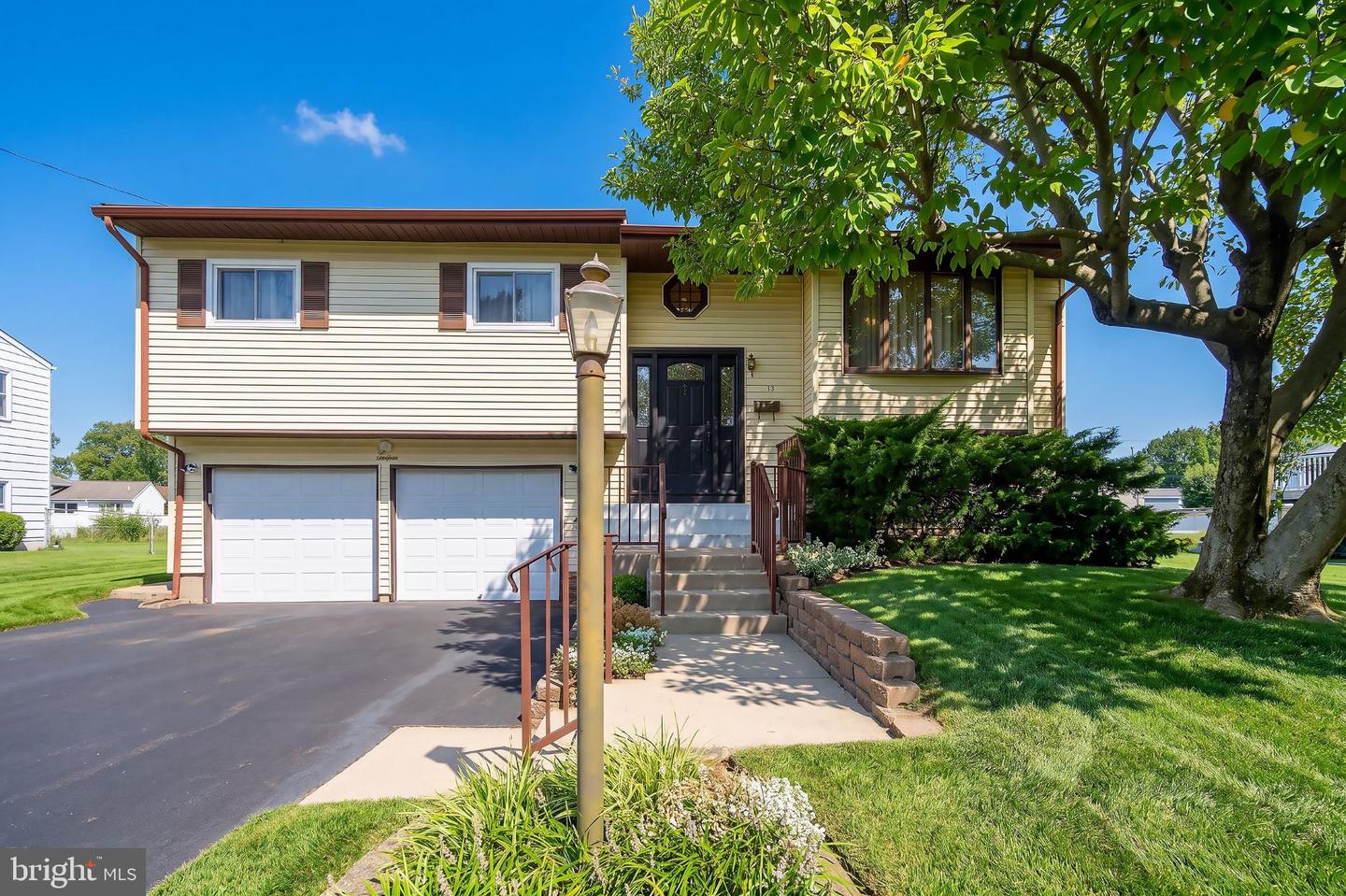 13 Gary Dr — photo