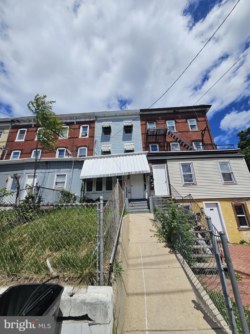 302 Pennington Ave — photo