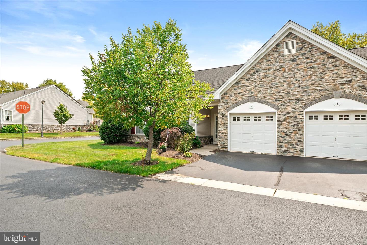 1 Goldfinch Dr — photo