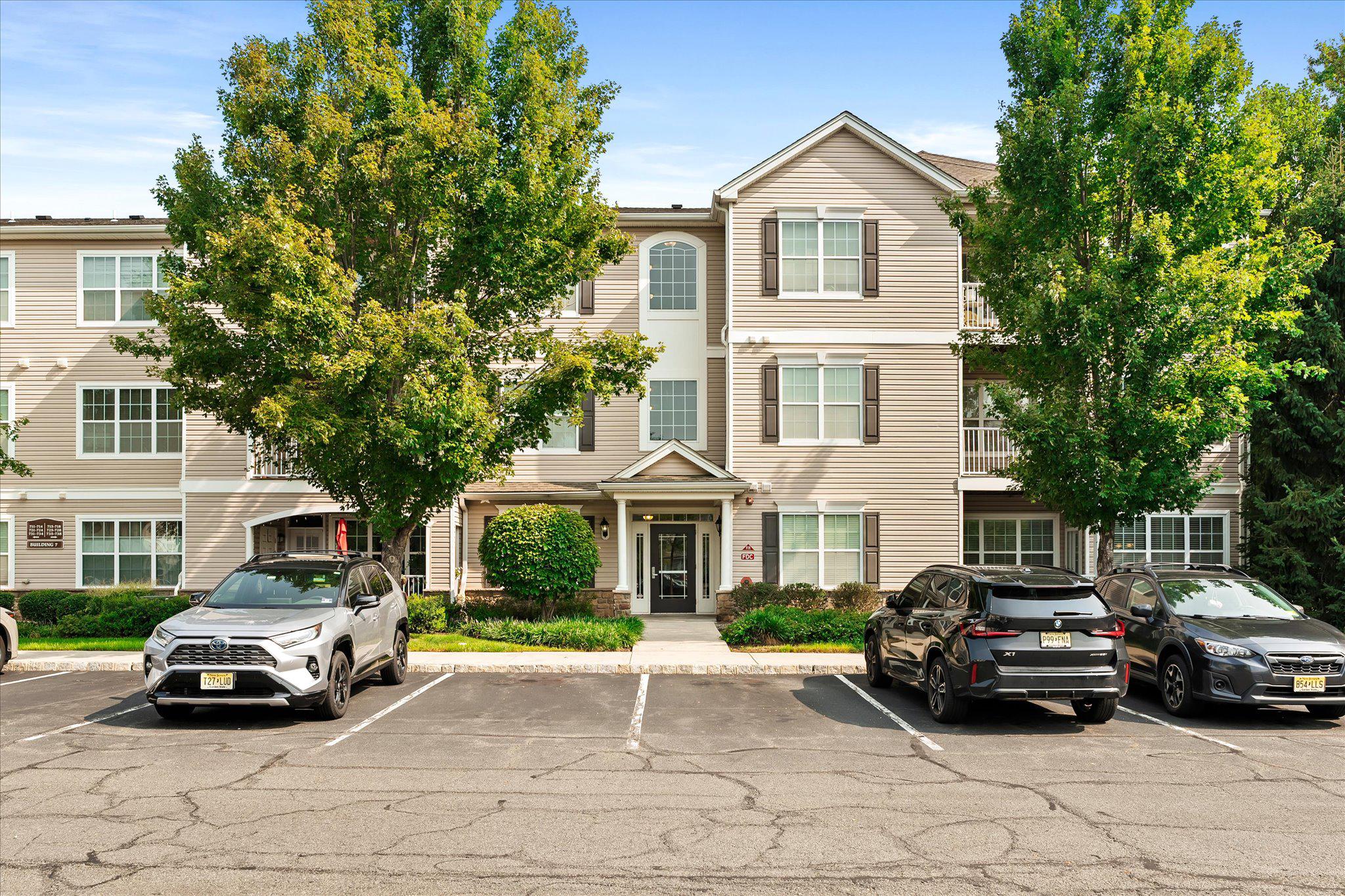 718 Timberlake Dr — photo