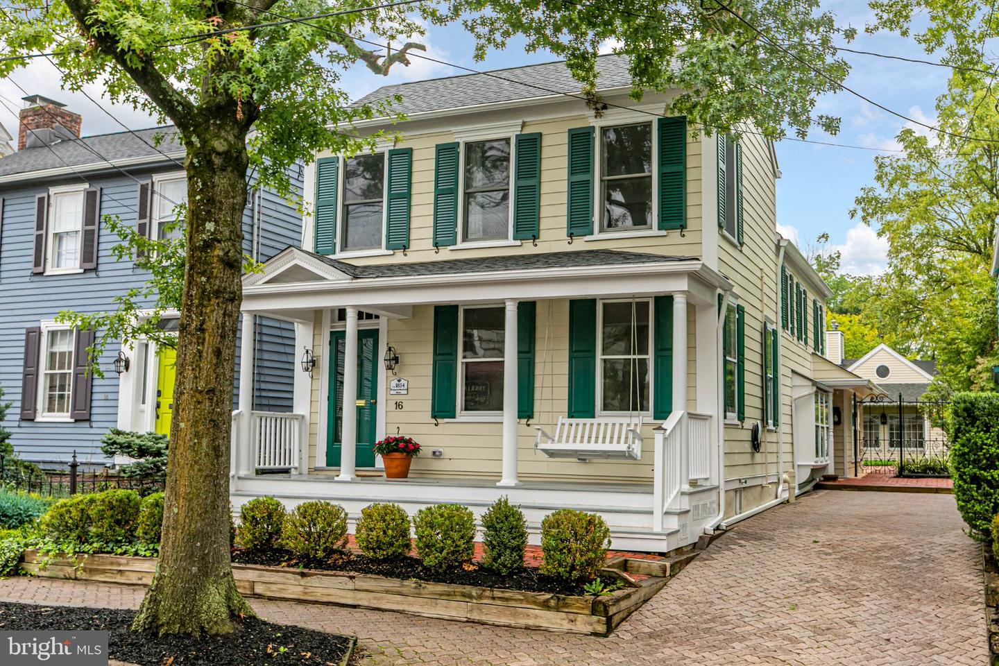 16 W Delaware Ave — photo