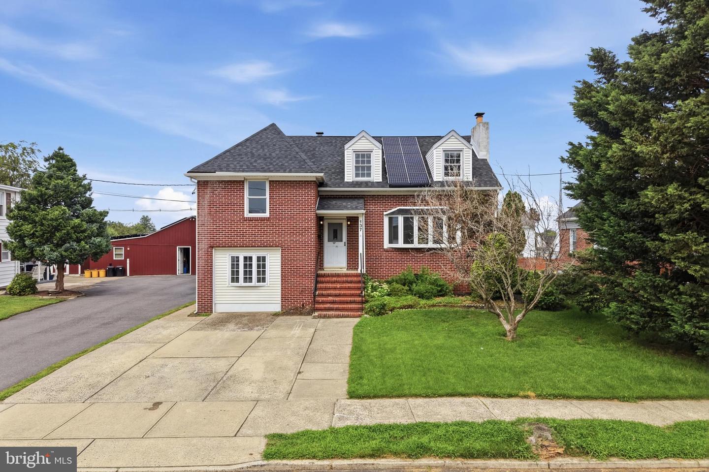 137 Thropp Ave — photo