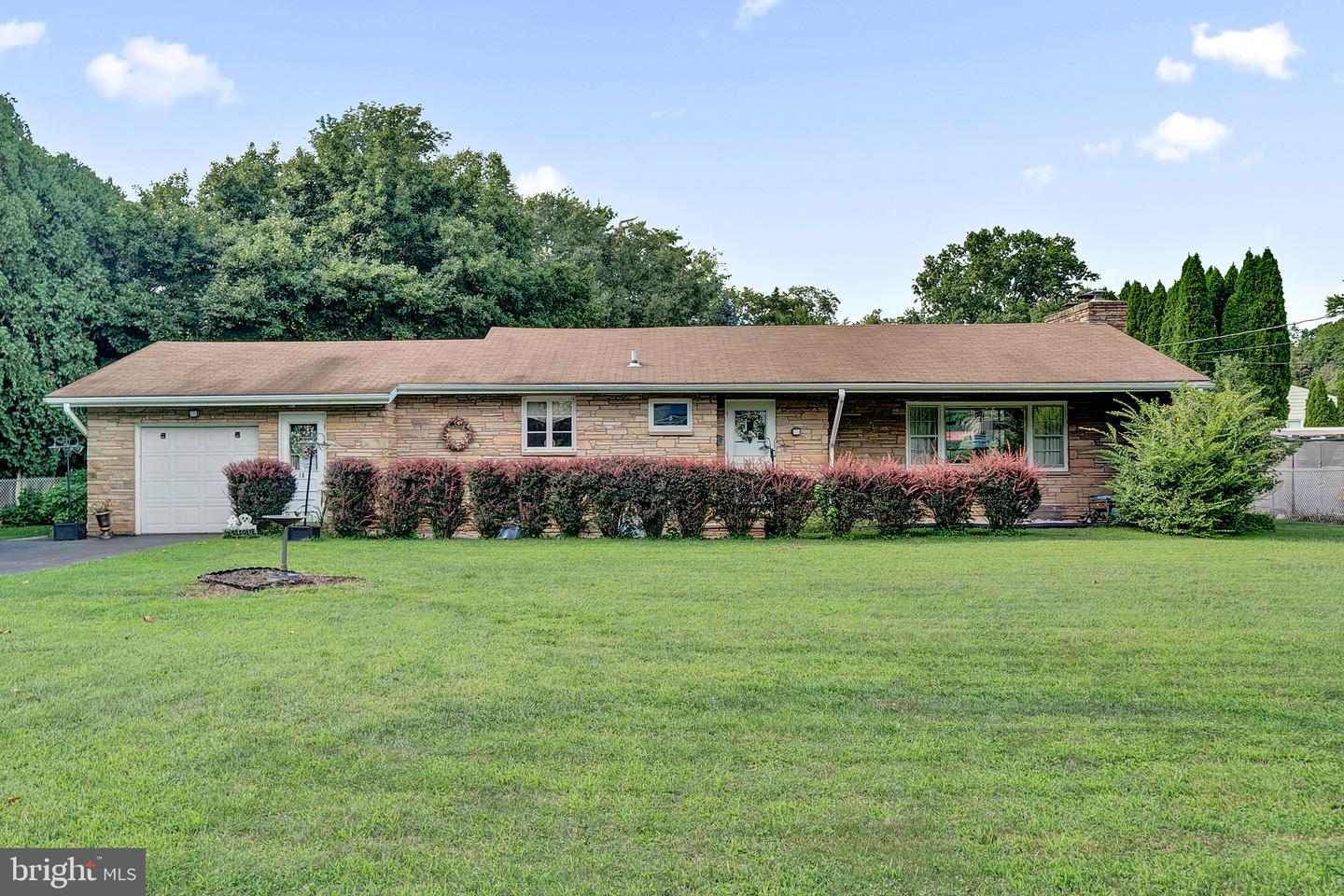 18 Diane Dr — photo